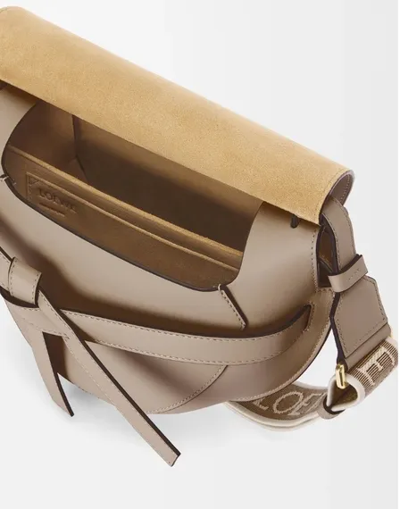 Кожаная сумка Loewe Gate кремовый