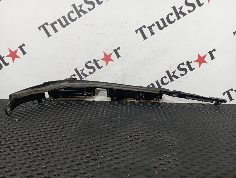 Накладка стеклоочистителя левая