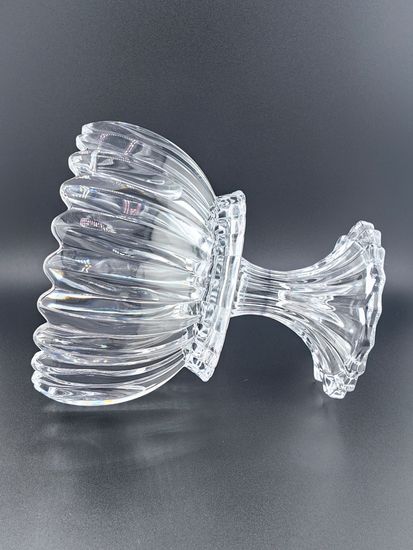 Конфетница на ножке с крышкой