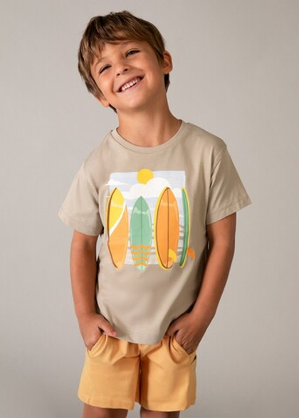 две футболки с шортами