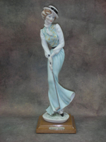 Статуэтка. Фарфор. Гольфистка. Capodimonte. Италия