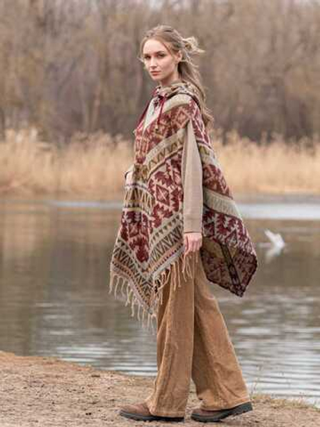 Пончо женское шерстяное с орнаментом