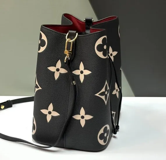 Сумка Louis Vuitton Neonoe MM черный