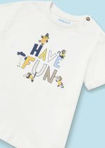 футболка с шортами и панамкой