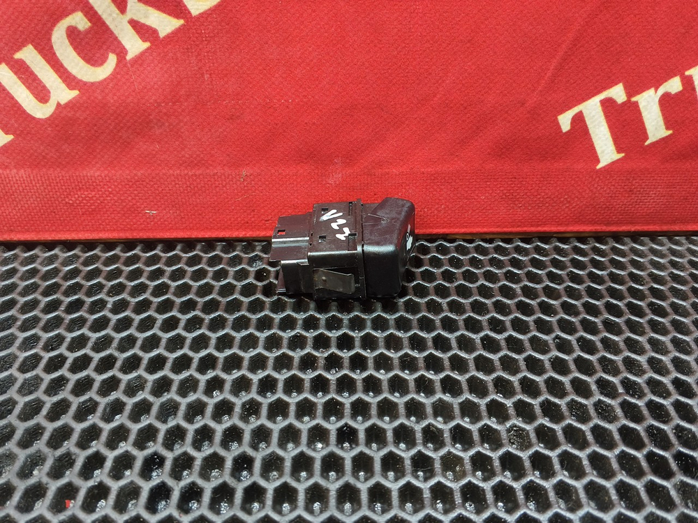 Кнопка рабочего света