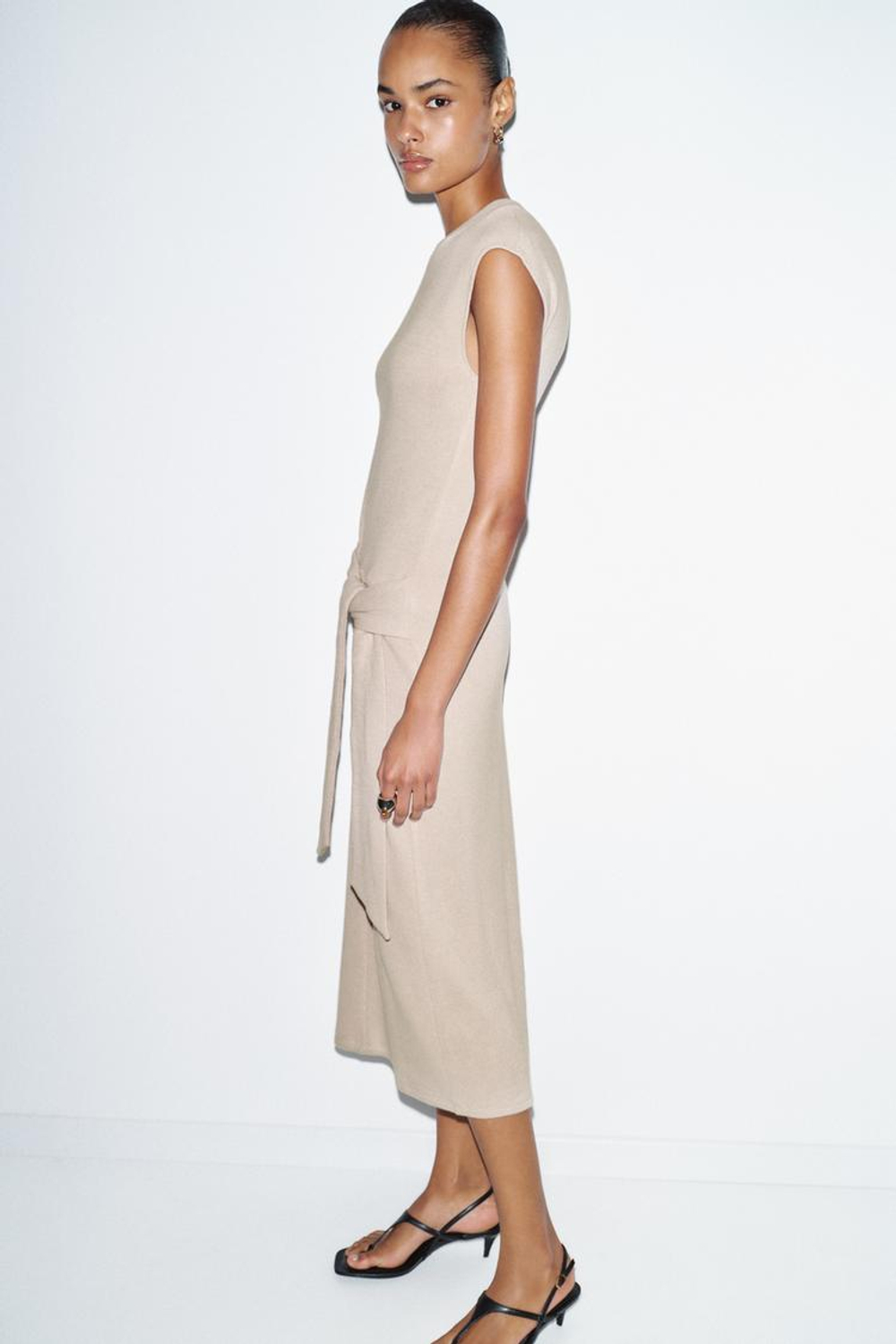 ZARA МЯГКОЕ ПЛАТЬЕ С УЗЛОМ, ПЕСОЧНЫЙ МЕЛАНЖ