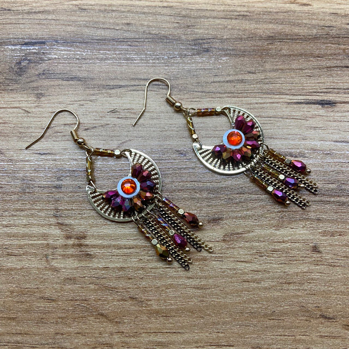 Серьги Ажурный полумесяц камешки подвески цепочки бусинки цвет красный металл золотистый