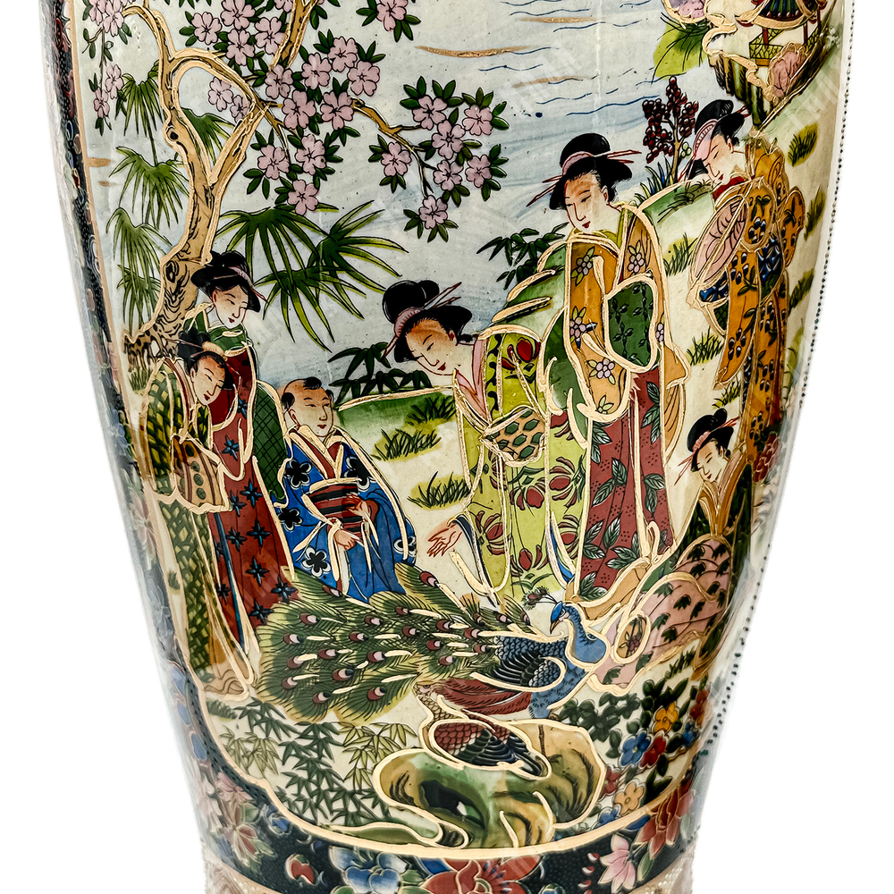 Пара больших интерьерных ваз. Сацума. Фарфор, роспись, селадон. Япония. Нач. ХХ в.