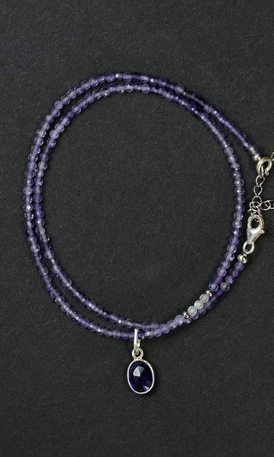 Чокер "Memo Hint" из аметиста и лабрадорита, с подвесом из аметиста 35 см