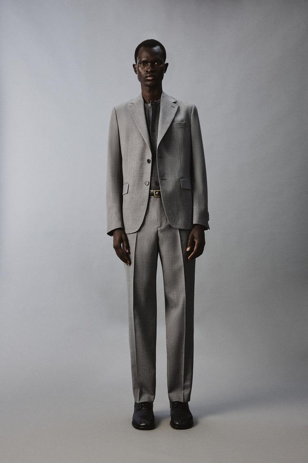 ZARA КОСТЮМНЫЕ БРЮКИ SLIM FIT ИЗ РЕЛЬЕФНОЙ ТКАНИ, СЕРЫЙ