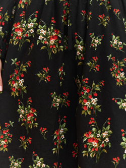 Платье с воротником стойкой