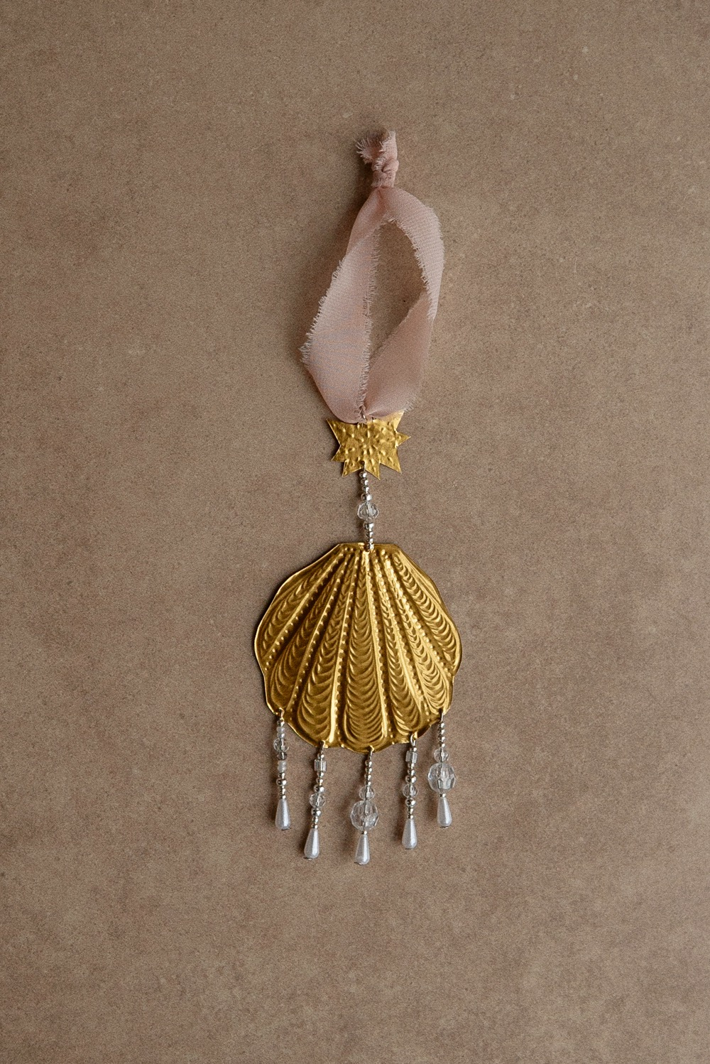 Новогодняя игрушка Ракушка №2