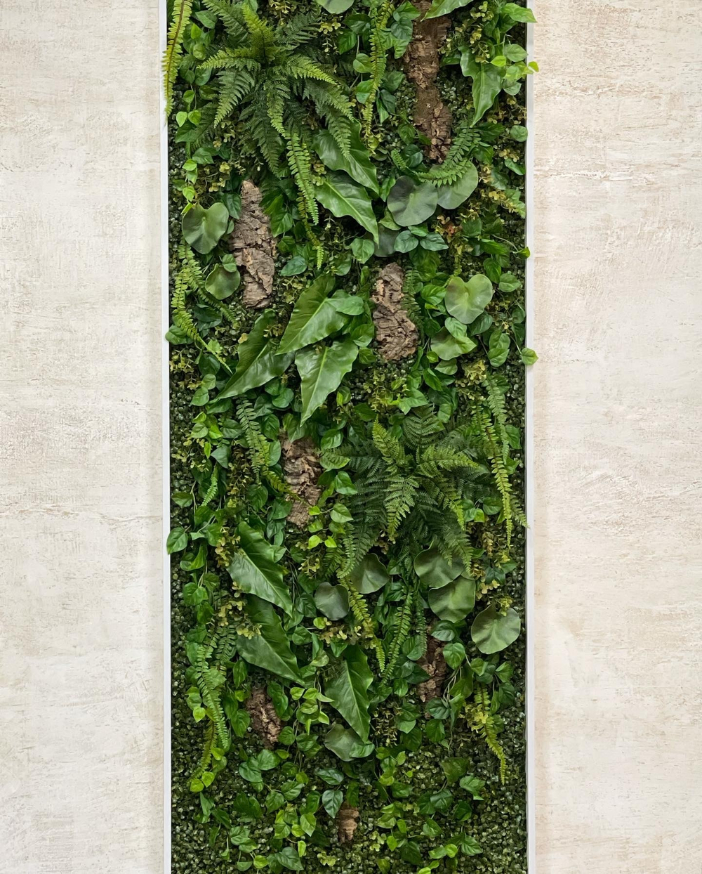 Вертикальное озеленение офисного пространства ботаническими копиями растений