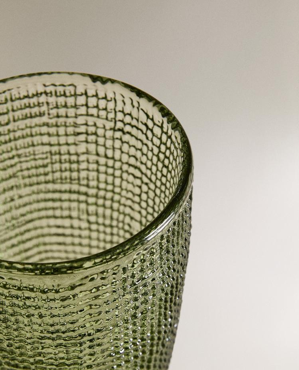 ZARA HOME СТЕКЛЯННЫЙ БОКАЛ ДЛЯ ВИНА С РЕЛЬЕФНЫМ УЗОРОМ, ЗЕЛЕНЫЙ