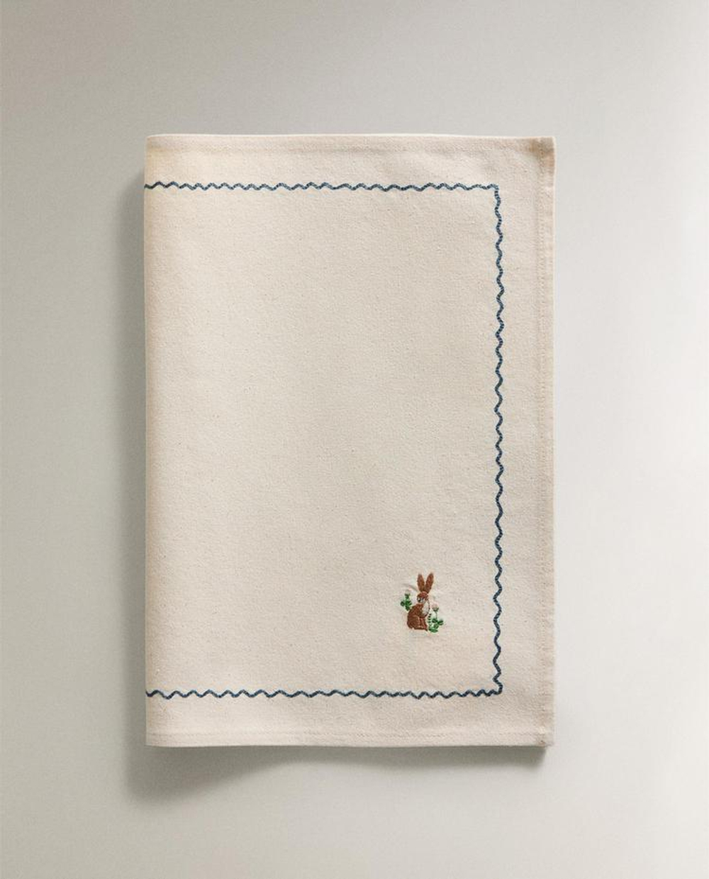 ZARA HOME ПОДСТАВКА ПОД СТОЛОВЫЕ ПРИБОРЫ ИЗ ХЛОПКА С ВЫШИВКОЙ «КРОЛИК», СИНИЙ