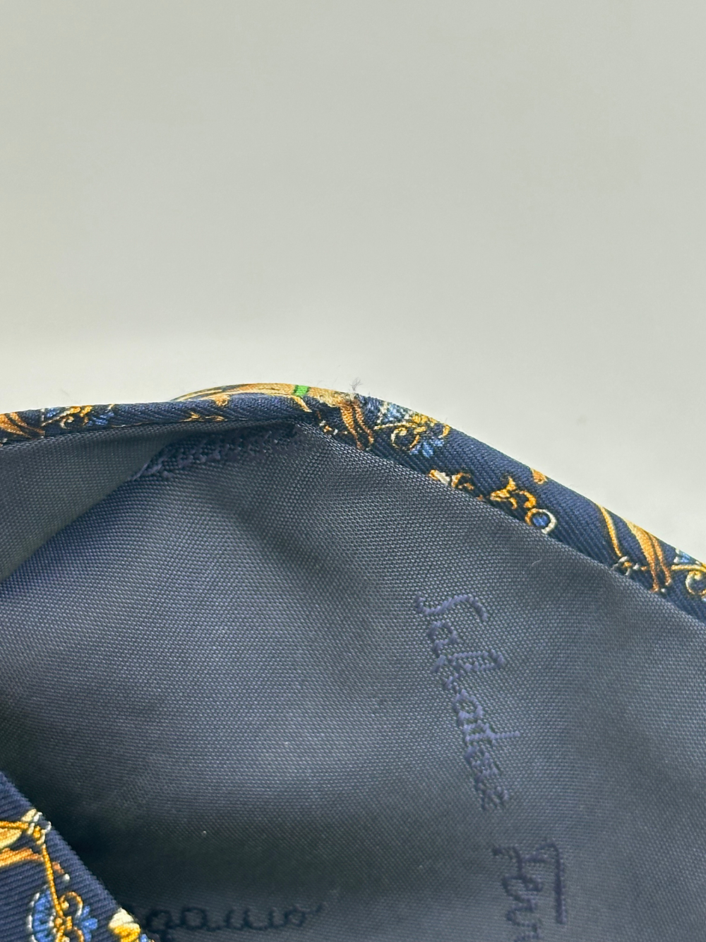 Галстук тёмно-синий с лошадьми Salvatore Ferragamo