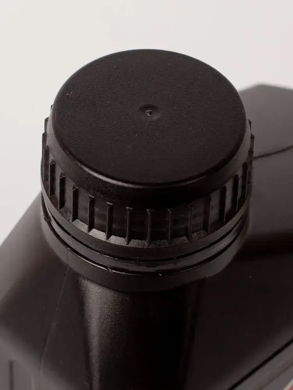 Масло моторное для четырехтактных двигателей 4Т SAE 30 Briggs & Stratton канистра 600мл.