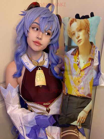 Мини дакимакура Чон Юнхо из Эйтиз арт. M1041, 60х20 см