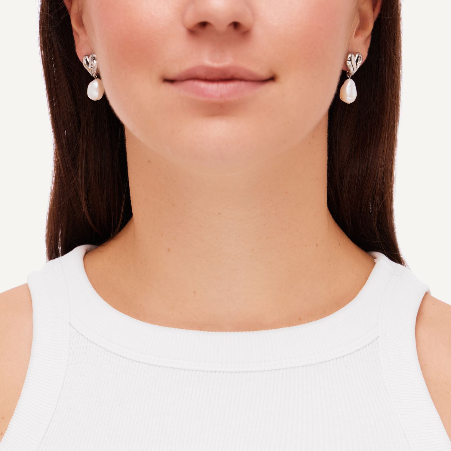 Серьги Heart In Pearls Earrings – Silver