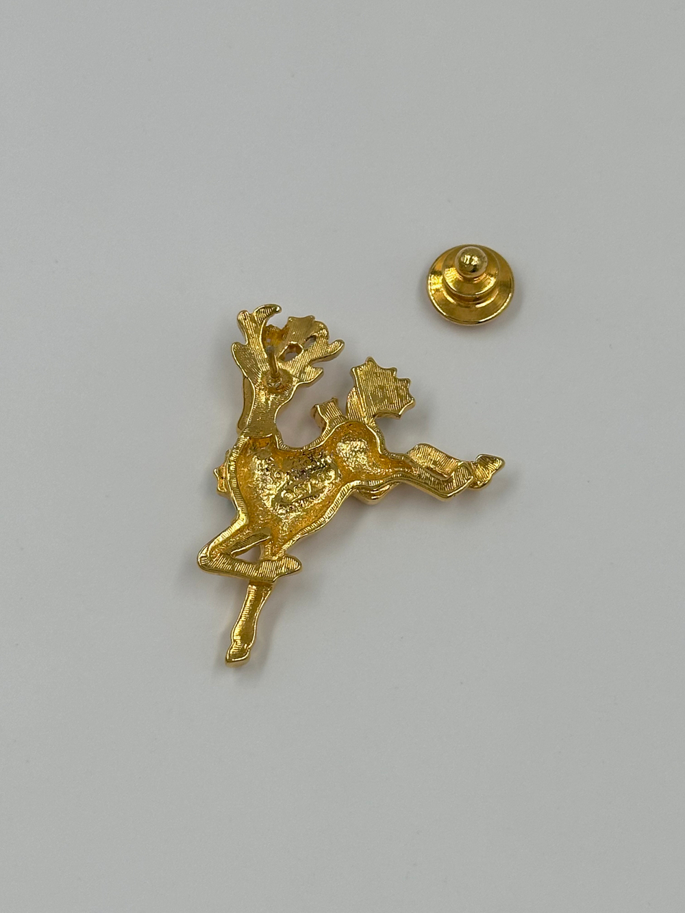 Брошь пин Олень Avon