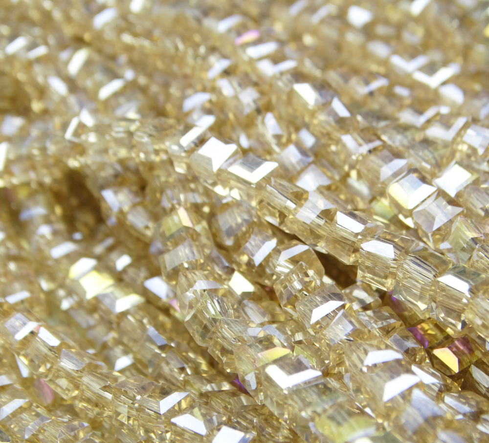 БВ002ДС3 Хрустальные бусины квадратные, цвет: бежевый AB прозрачный, размер 3 мм, кол-во: 63-65 шт.