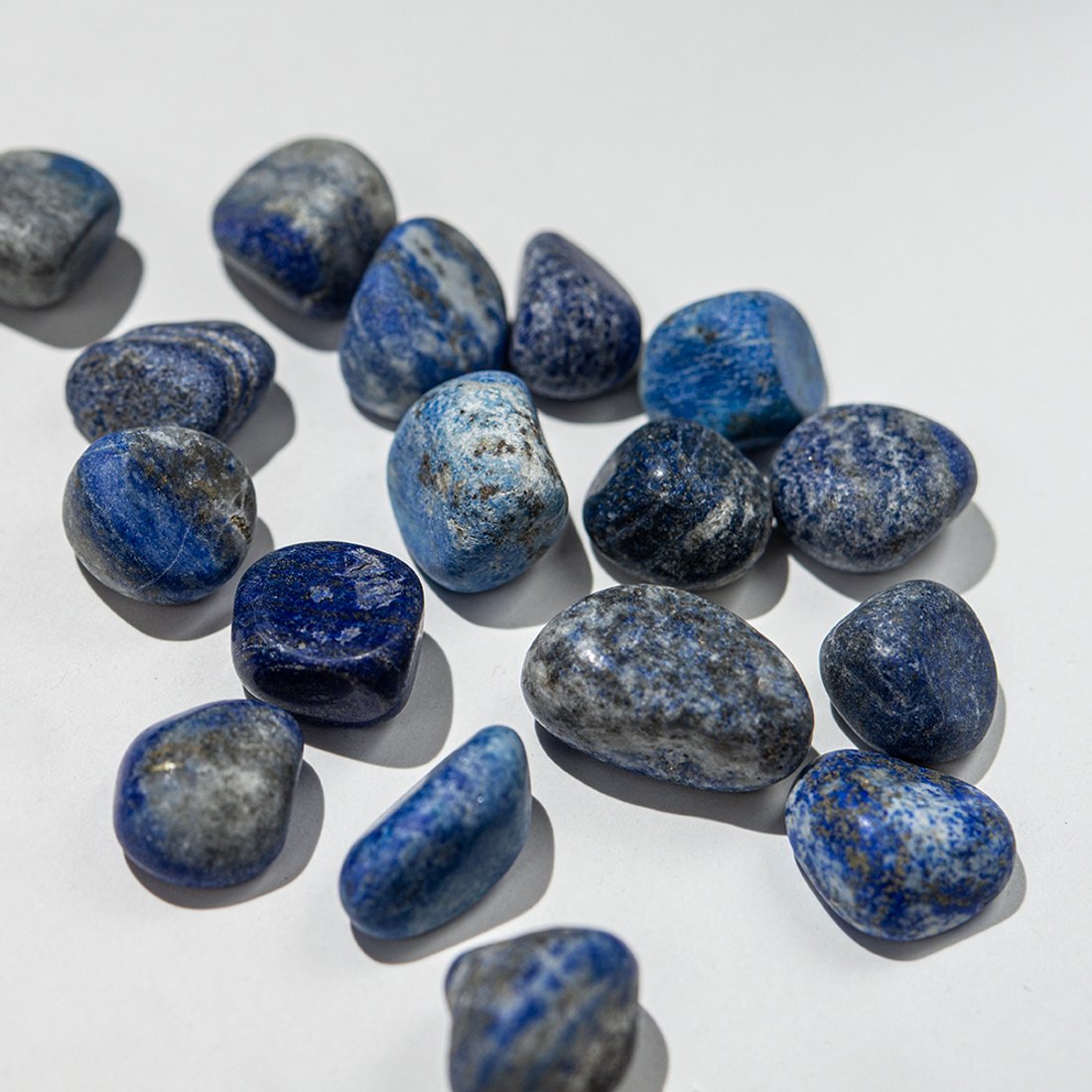 Камушки натурального лазурита с включениями пирита, 16-28мм