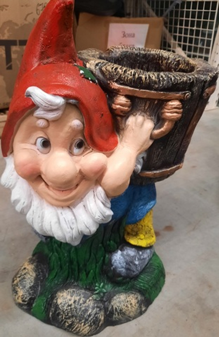 Гном с кадкой