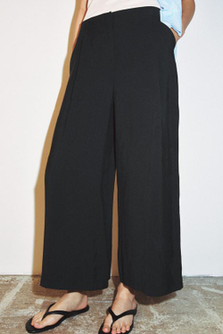 ZARA БРЮКИ-КЮЛОТЫ С ЗАЩИПАМИ, ЧЕРНЫЙ