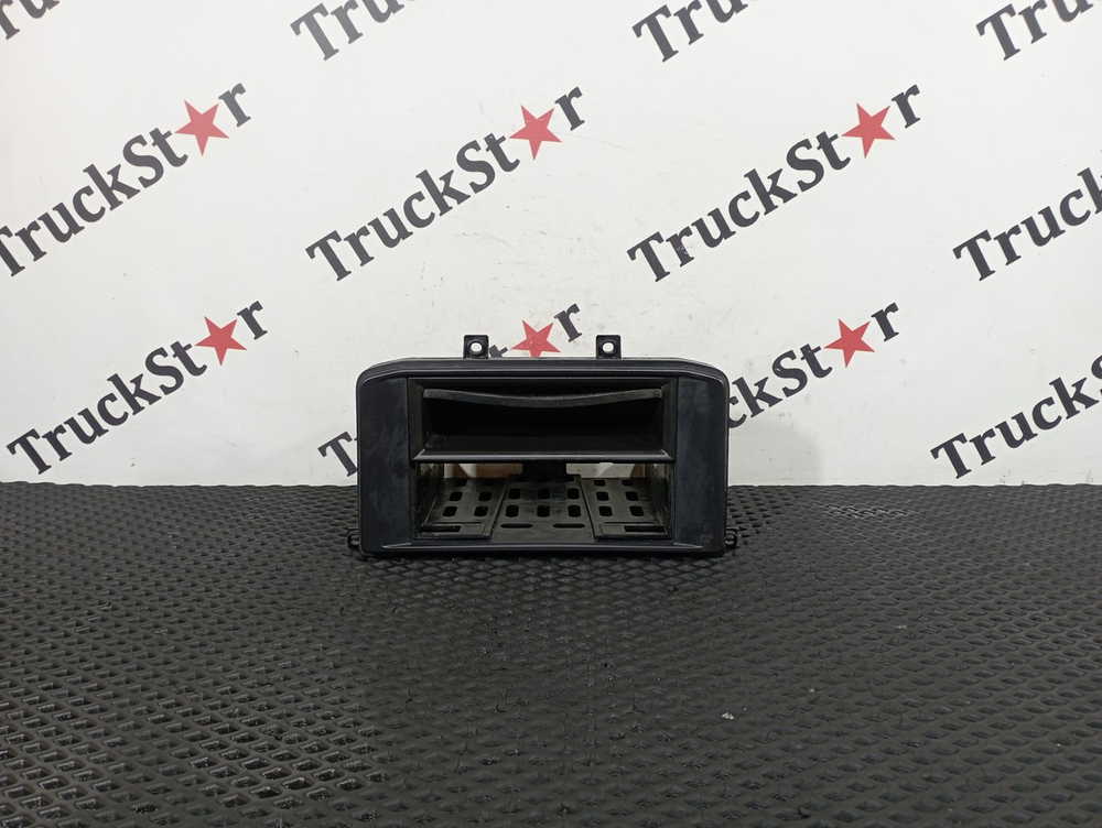 Крепление магнитолы