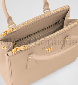 Бежевая сумка Prada Galleria из сафьяновой кожи