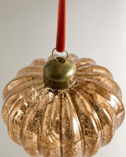 ZARA HOME ЕЛОЧНОЕ УКРАШЕНИЕ «ЮЛА» С РЕЛЬЕФНЫМ УЗОРОМ В ПОЛОСКУ, СЕРЕБРЯНЫЙ