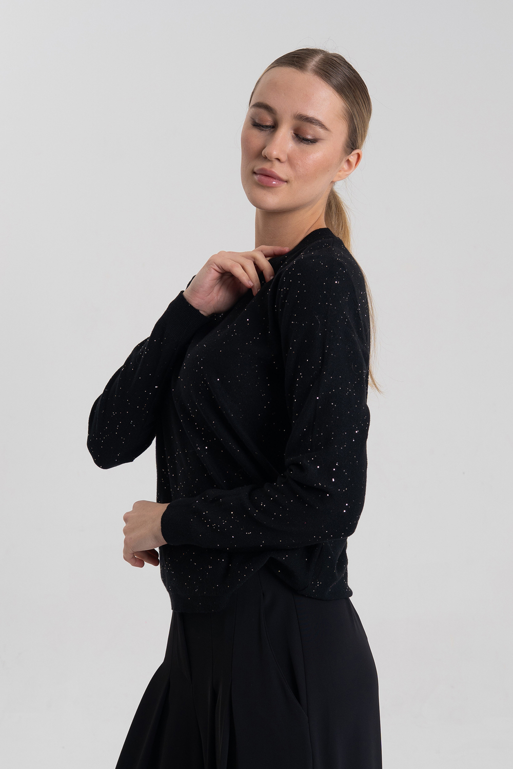 Джемпер с пайетками J-Clair