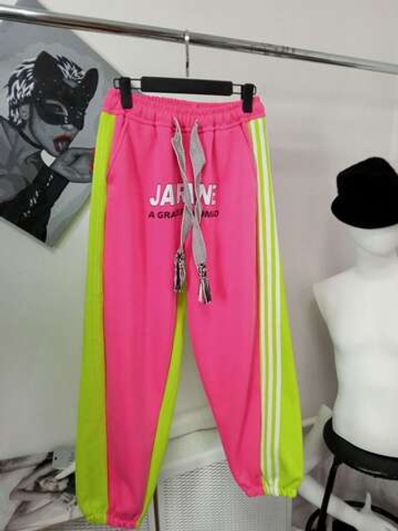 Брюки джоггеры c яркой надписью и боковыми карманами. Размер 48/50