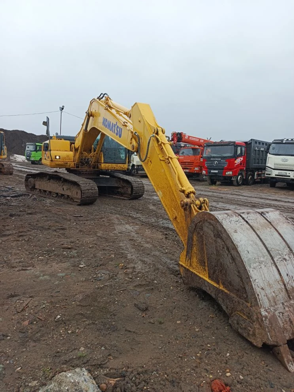 KOMATSU PC 210 Экскаватор PC210-10M0 (Дизельный, 6,7 л, 168 л.с., АТ)
