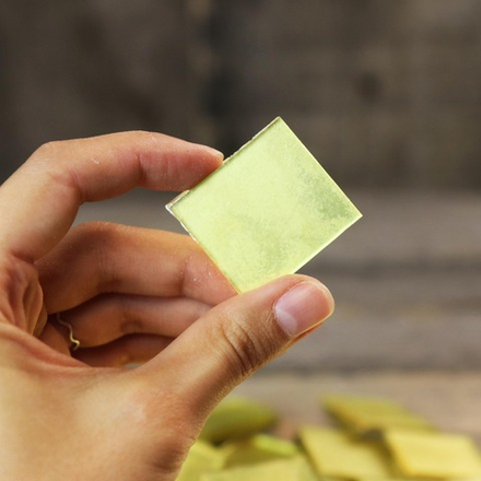 Золотая смальта на основе серебра 30х30 мм, 8 гр