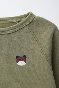 ZARA КОМПЛЕКТ ИЗ ТОЛСТОВКИ И ДЖОГГЕРОВ С ПРИНТОМ, ХАКИ