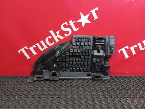 Шумоизоляция двигателя правая