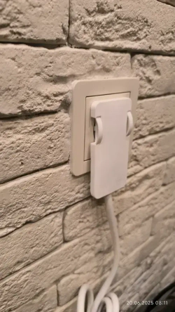 Удлинитель электрический с выключателем плоской потайной вилкой невидимкой (за шкаф) 3 розетки 1.5 метра