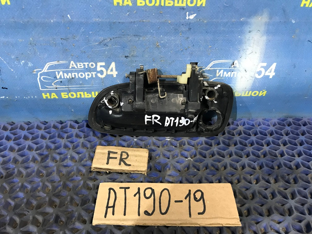 Ручка двери передней правой внешняя TOYOTA CARINA E 1996