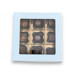 Коробка для конфет ПРЕМИУМ с большим окном 160*160*45 (9) (белая/золото)