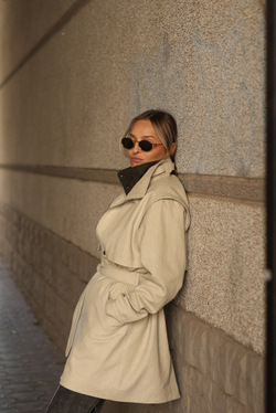 Бежевый тренч из джинсы