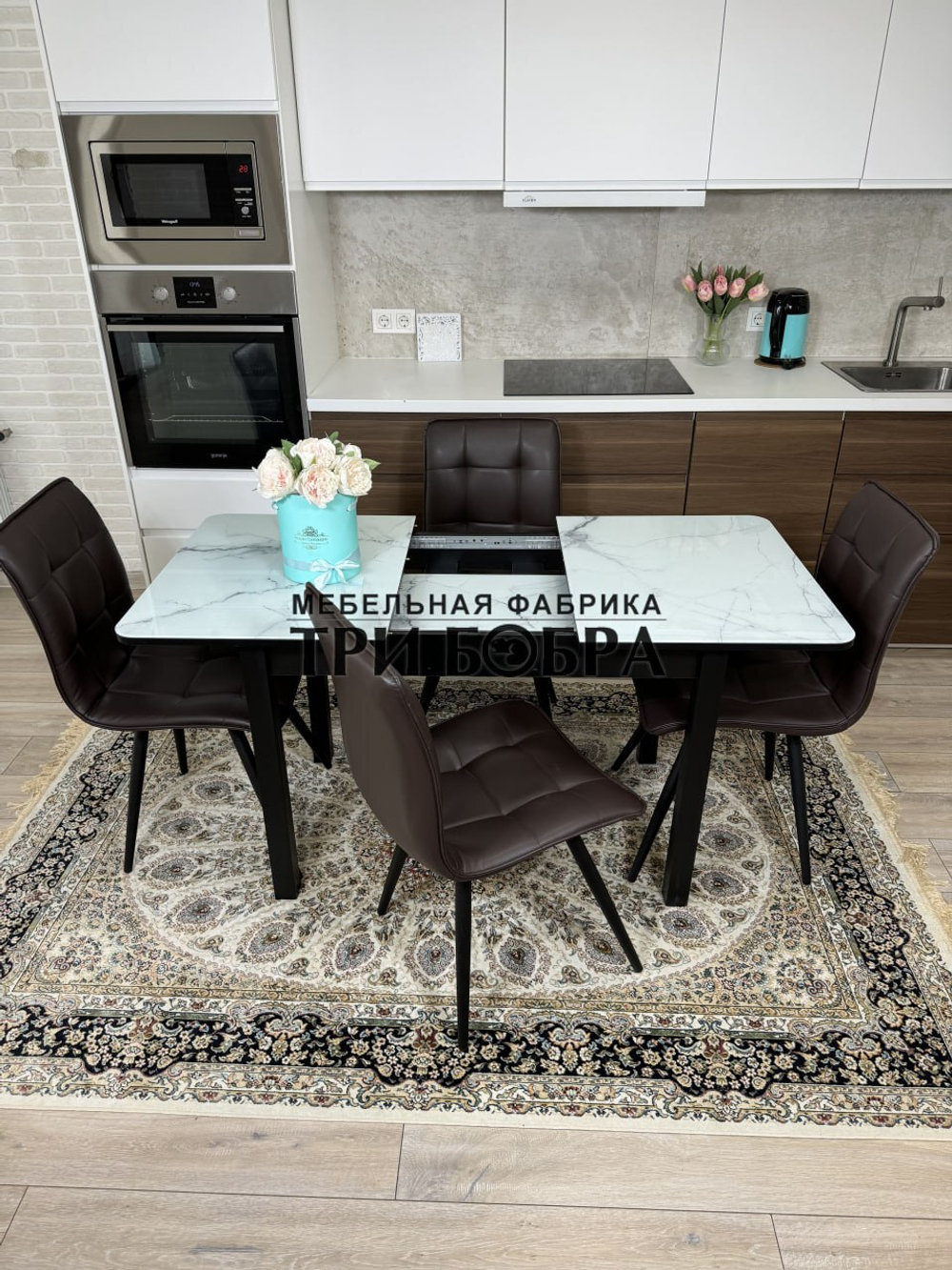 Стеклянный раздвижной стол "Итальянский мрамор" и стулья "ГУЧИ" коричневый