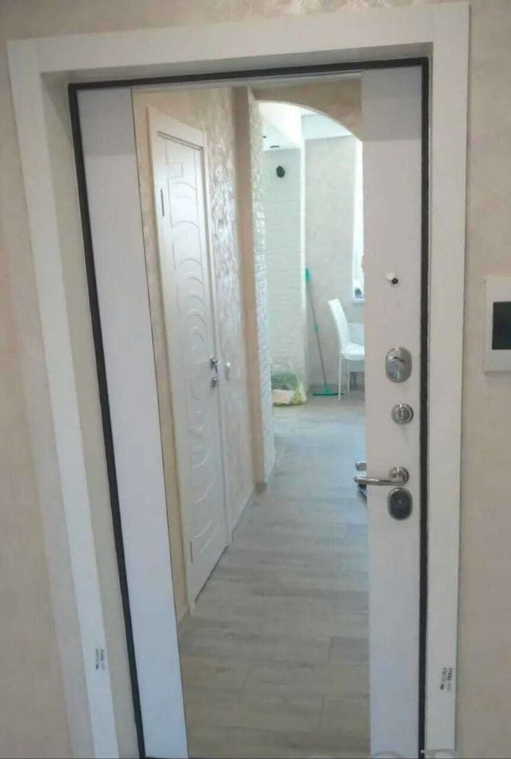 Дверь Входная Лабиринт Бетон С зеркалом Максимум Белый софт