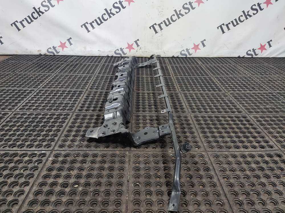 Кронштейн бампера переднего 2023г