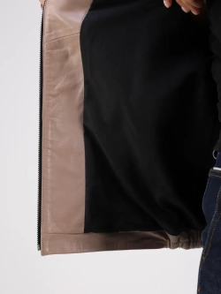 Кожаная куртка демисезонная с капюшоном короткая