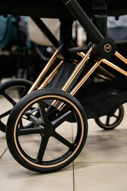 Коляска Cybex Priam IV Rosegold complete и автокресло Cloud G i-Size Lava Grey 3 в 1 Cozy Beige