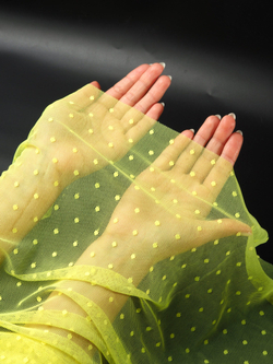 Сетка эластичная лимонная в горошек 5 мм отрезом 75х50 см