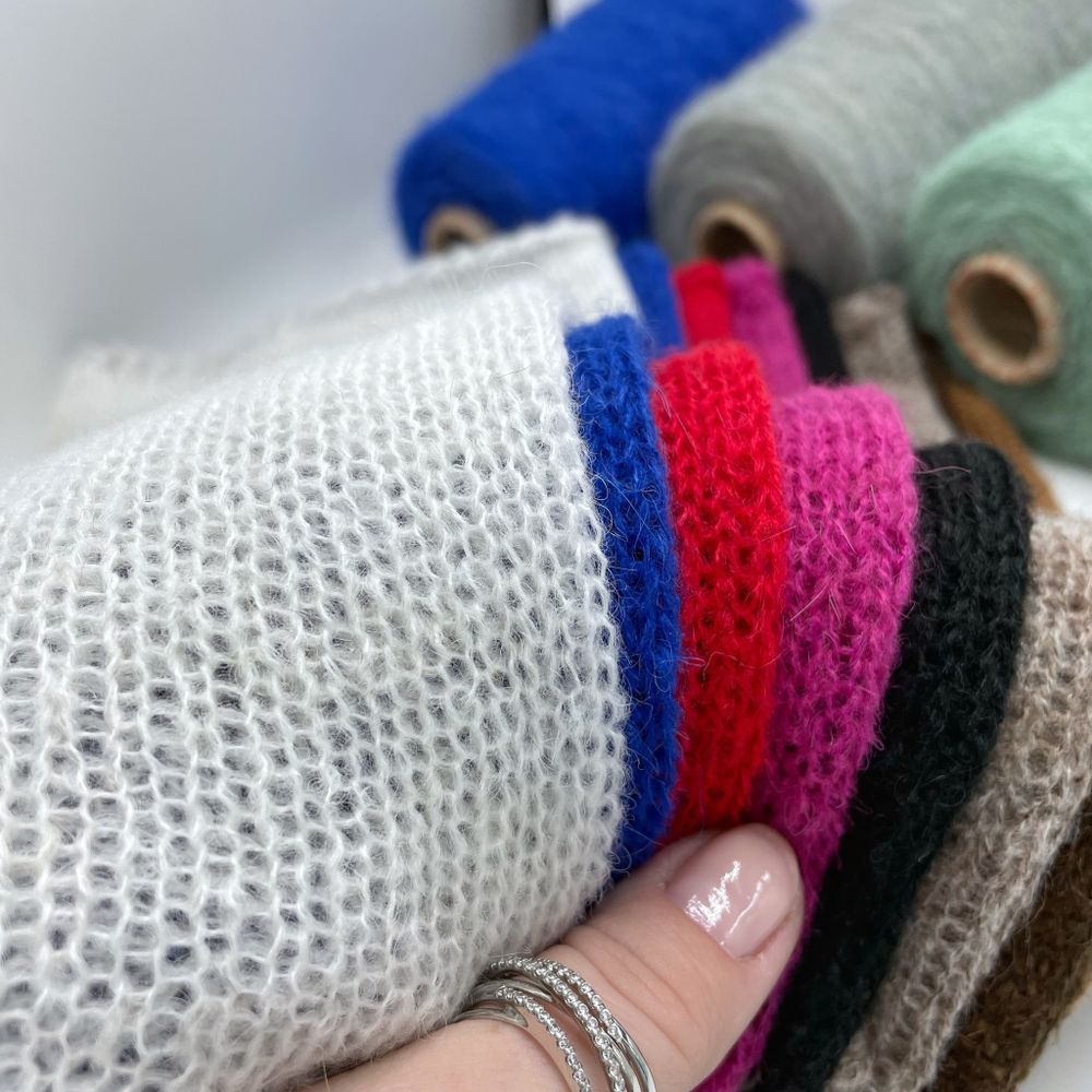 Бобинная пряжа для вязания (250 гр.) Manifattura LANE PUCCI 30% вспушеная альпака 30% полиамид 40% полиакрил