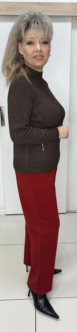 Джемпер в шоколадном цвете под "лапшу" с буквой R