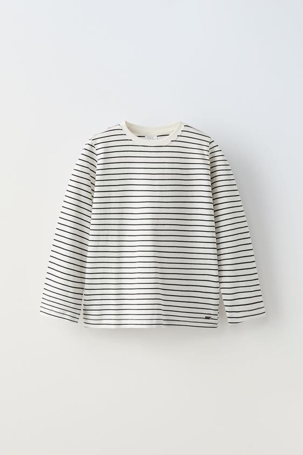 ZARA ФУТБОЛКА В ПОЛОСКУ С НАШИВКОЙ, ПОЛОСКИ